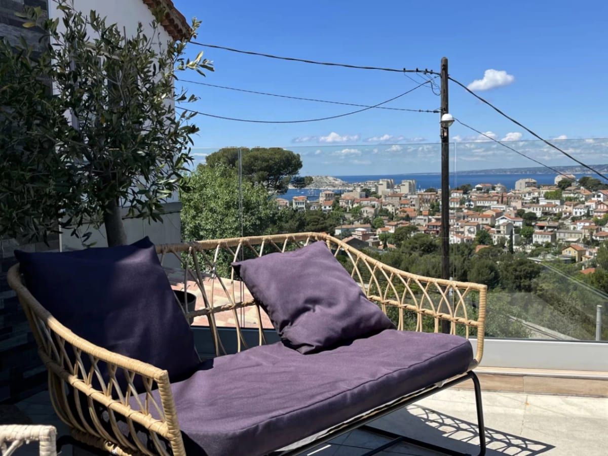 Terrasse des Balcons du Roucas Blanc, vue sur la mer et Marseille